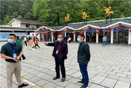 第一张5.1森林公园门票站督查_副本.jpg 第一张5.1森林公园门票站督查_副本.jpg